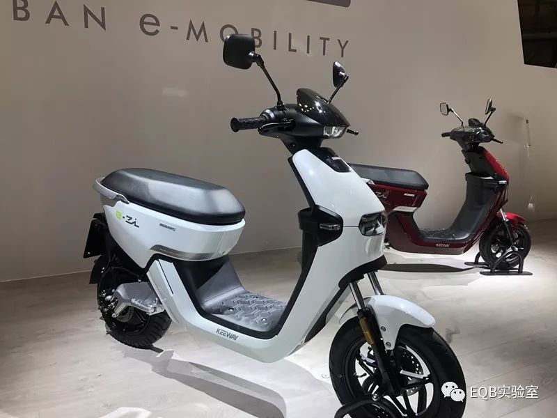 「米兰展独家」弯的电池？可当作充电宝的电池？外国人真会玩！