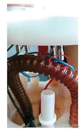 宝马x5加油后油表不动什么原因,宝马x5油表显示0能开几公里