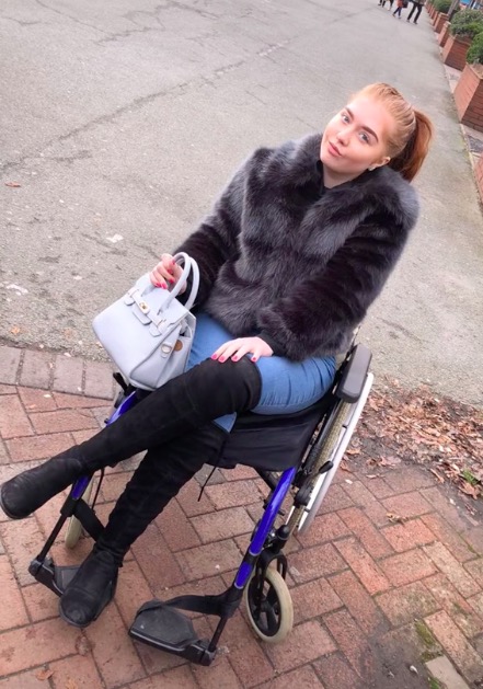 美国16岁女孩被推下20米高桥,英国女孩18岁被朋友杀害