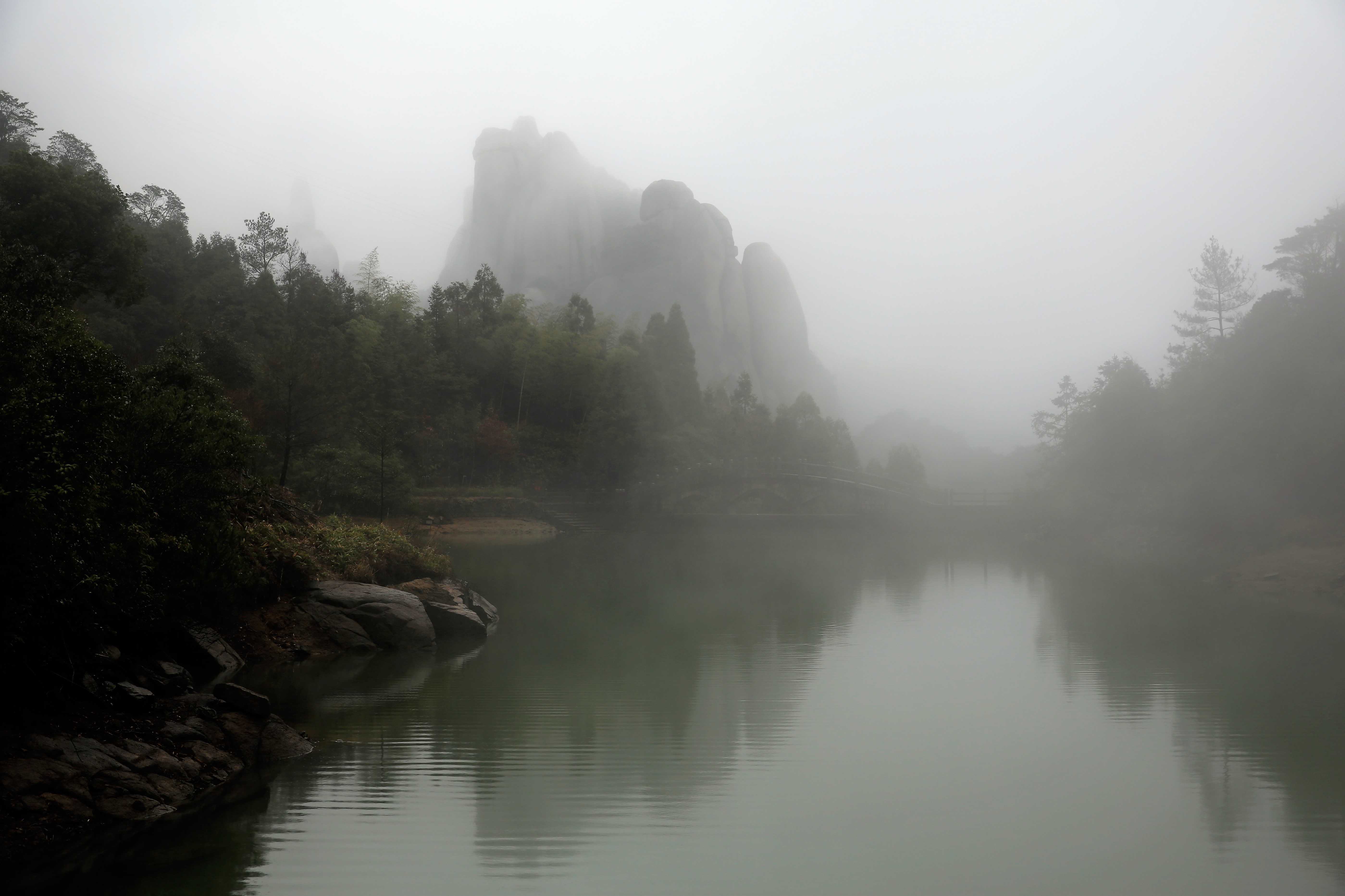 太姥山山顶日出,雨中的太姥山云雾缭绕