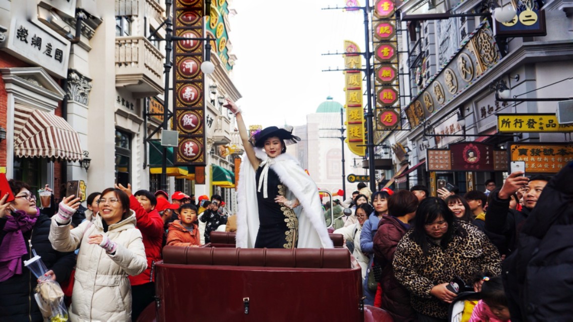 中原穿越时空夜游建业电影小镇,郑州建业电影小镇下午去游玩