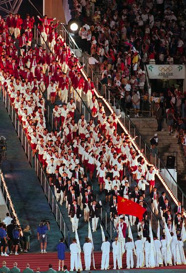 朱婷参加时装秀照片,奥运开幕式中国旗手朱婷