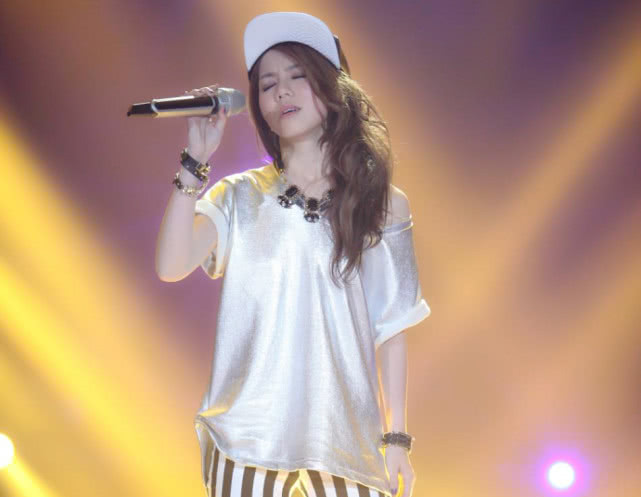 外国大叔翻唱光年之外,外国人听光年之外的中国歌曲