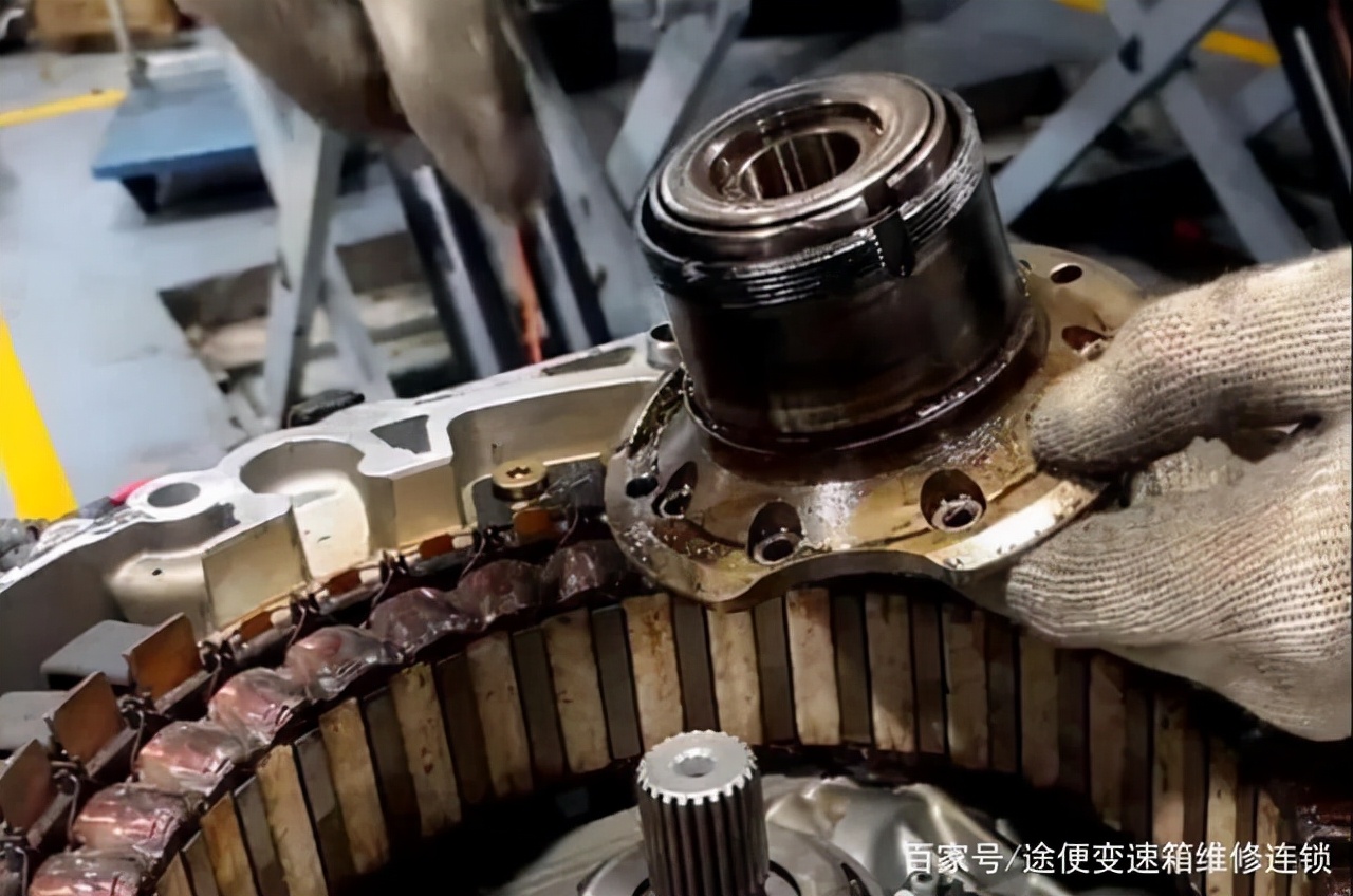 荣威ei6变速箱换挡有顿挫感,19款荣威ei6变速箱渗油