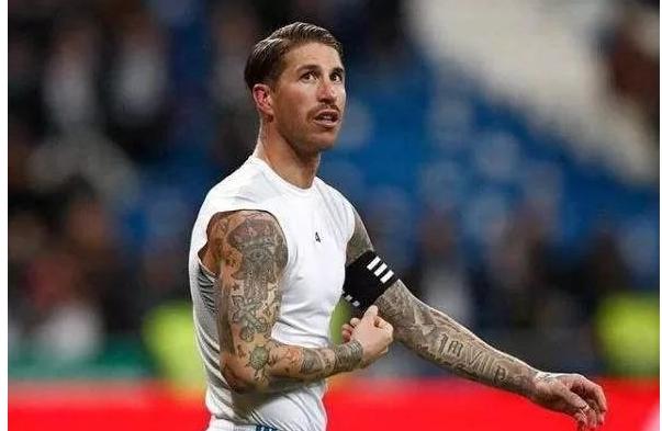 fm战术理念防守反击,fm足球经理两翼齐飞战术