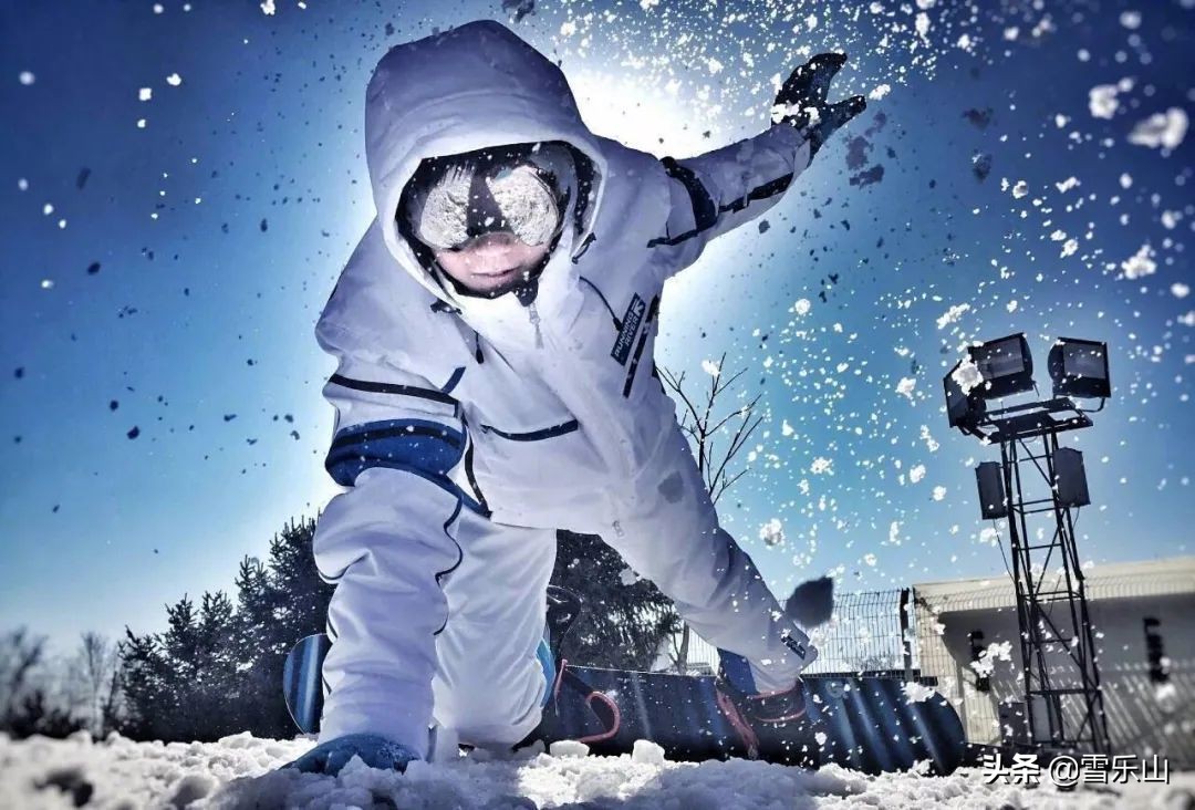 滑雪时下最流行的运动,滑雪运动在国内冷门吗