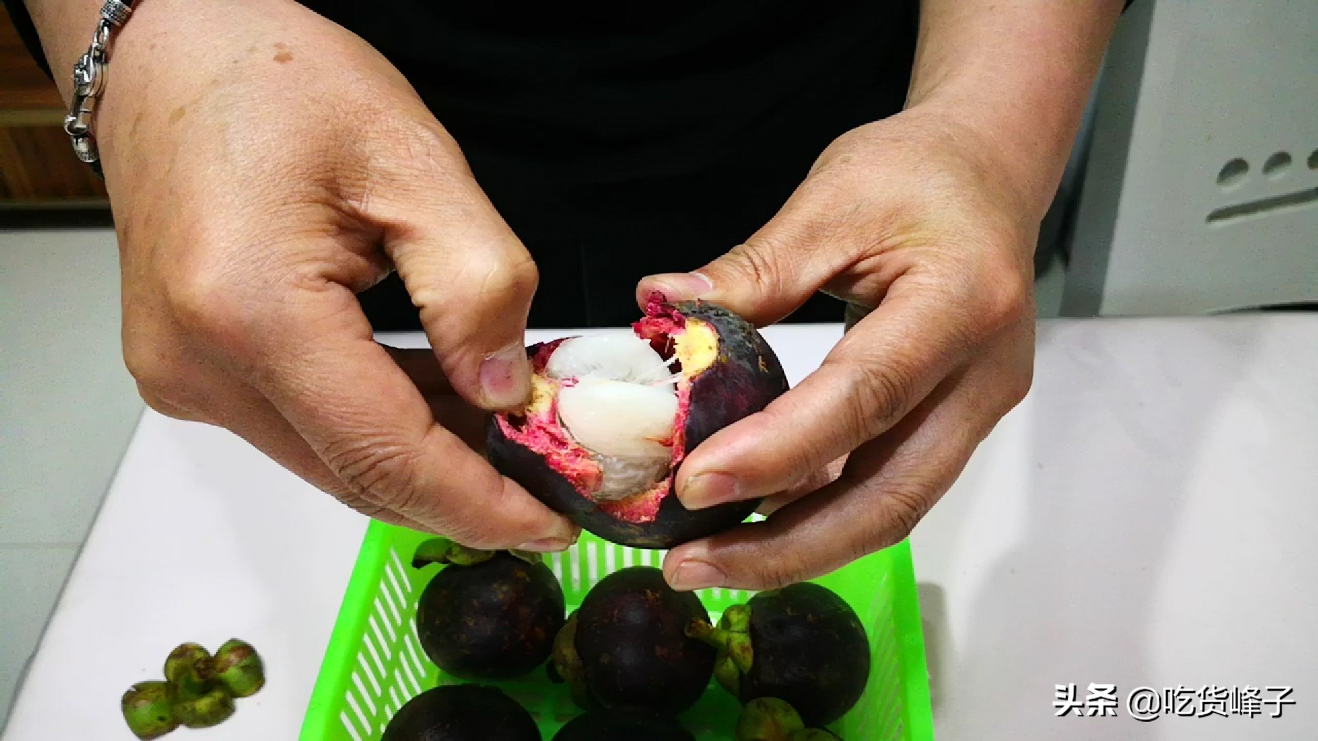 吃山竹的正确打开方式,吃山竹的顺利打开方式