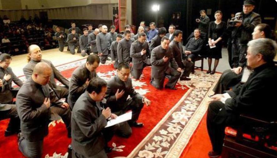 娶小19岁娇妻，“长贵”收女网红为徒？赵本山拿捏七寸才是赢家