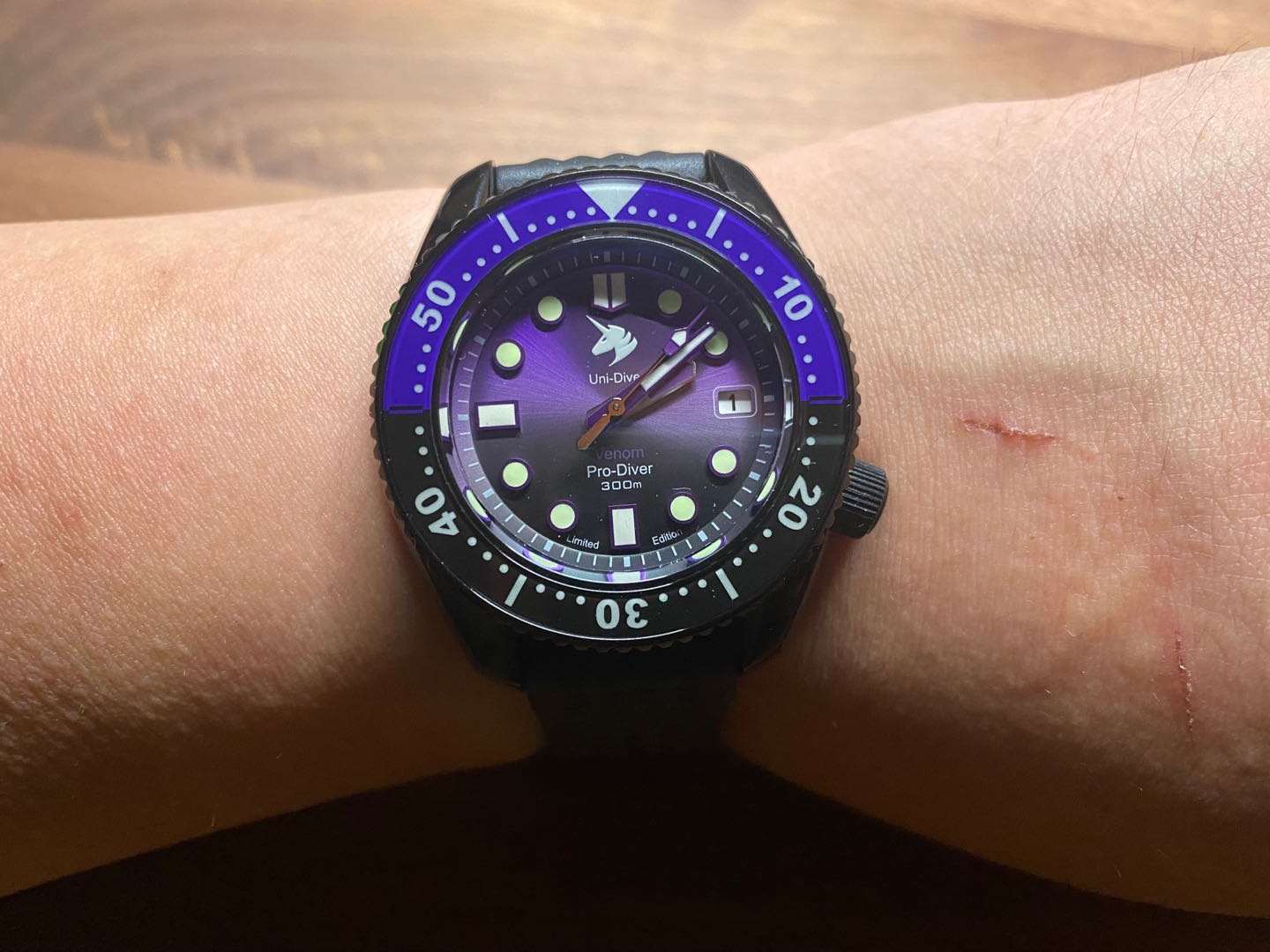 毒液六代评测,黑水鬼开箱真假对比