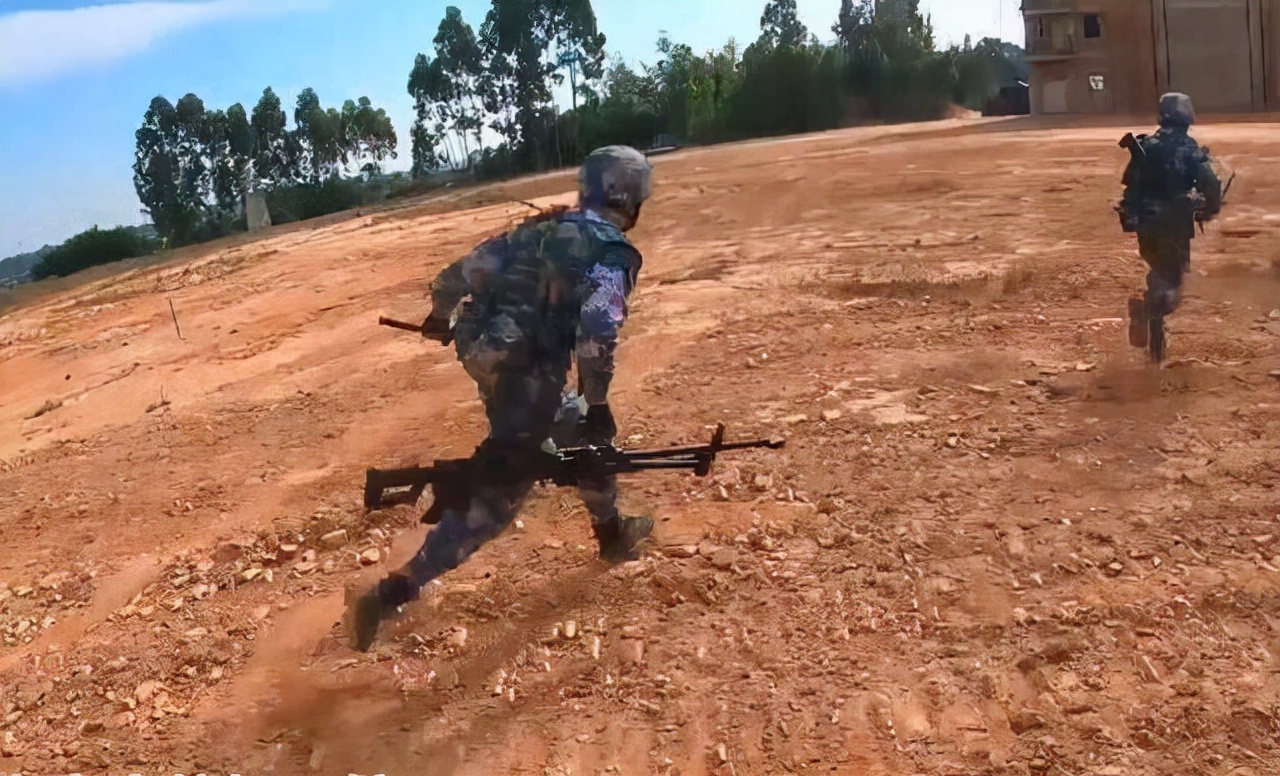 QJZ89式重机枪：对标苏军的国产*器武**，轻便程度连美俄都感叹