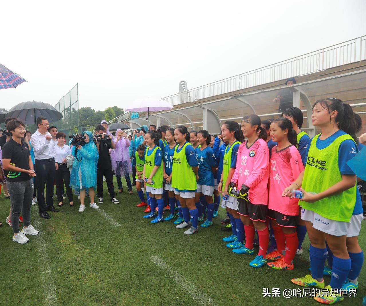 王霜参加足球比赛,王霜为国争光