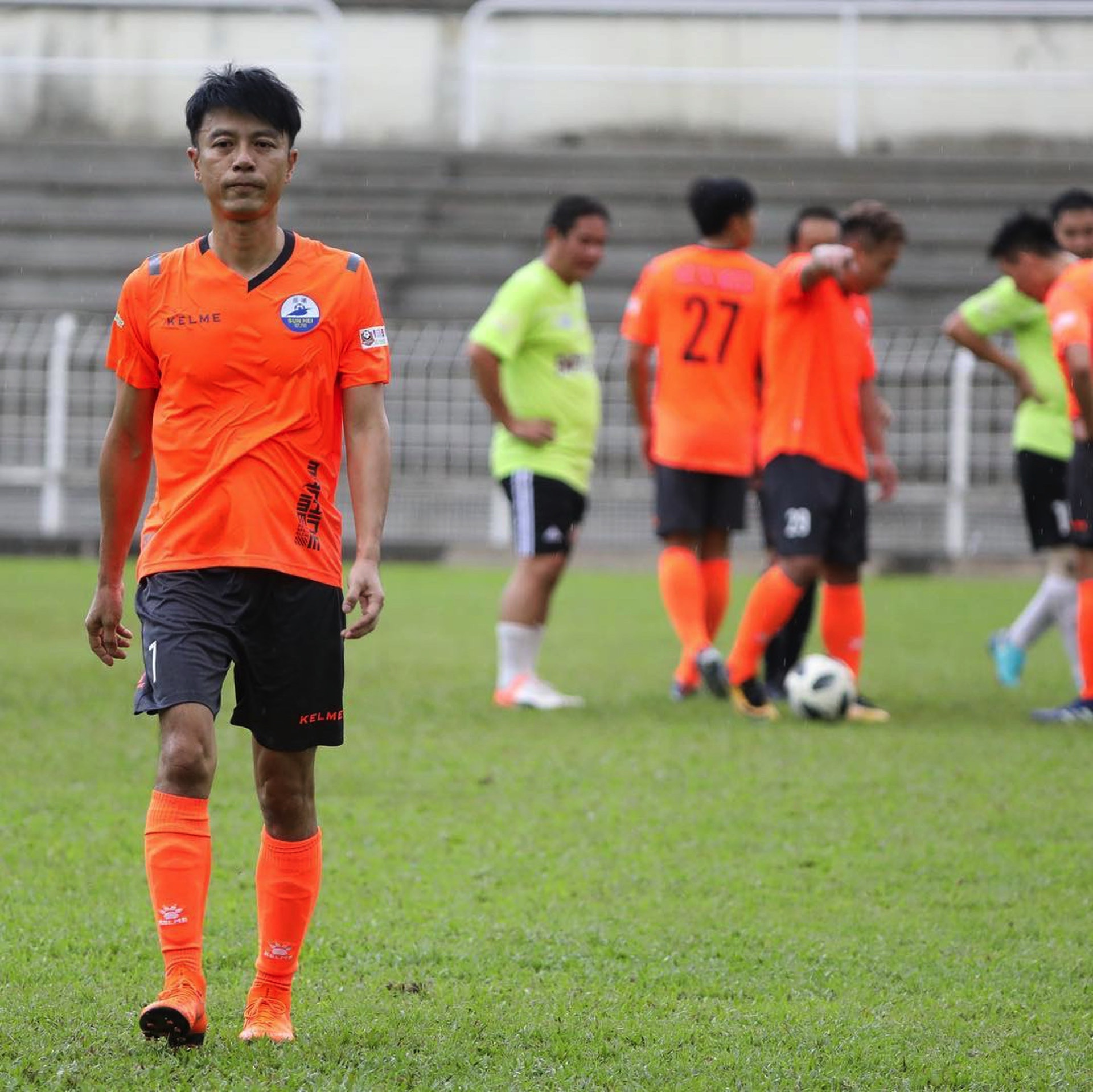 李克勤打球赛与球员起冲突险干架，事后网上公审对方被指网络欺凌