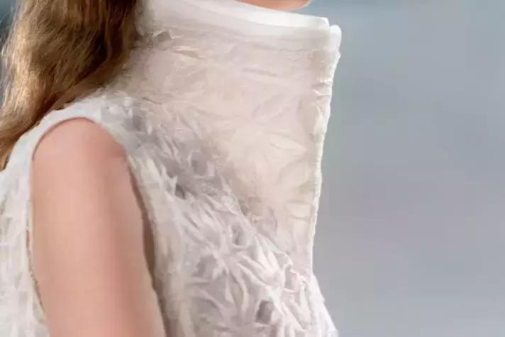 上万的裙子值不值,几千的连衣裙