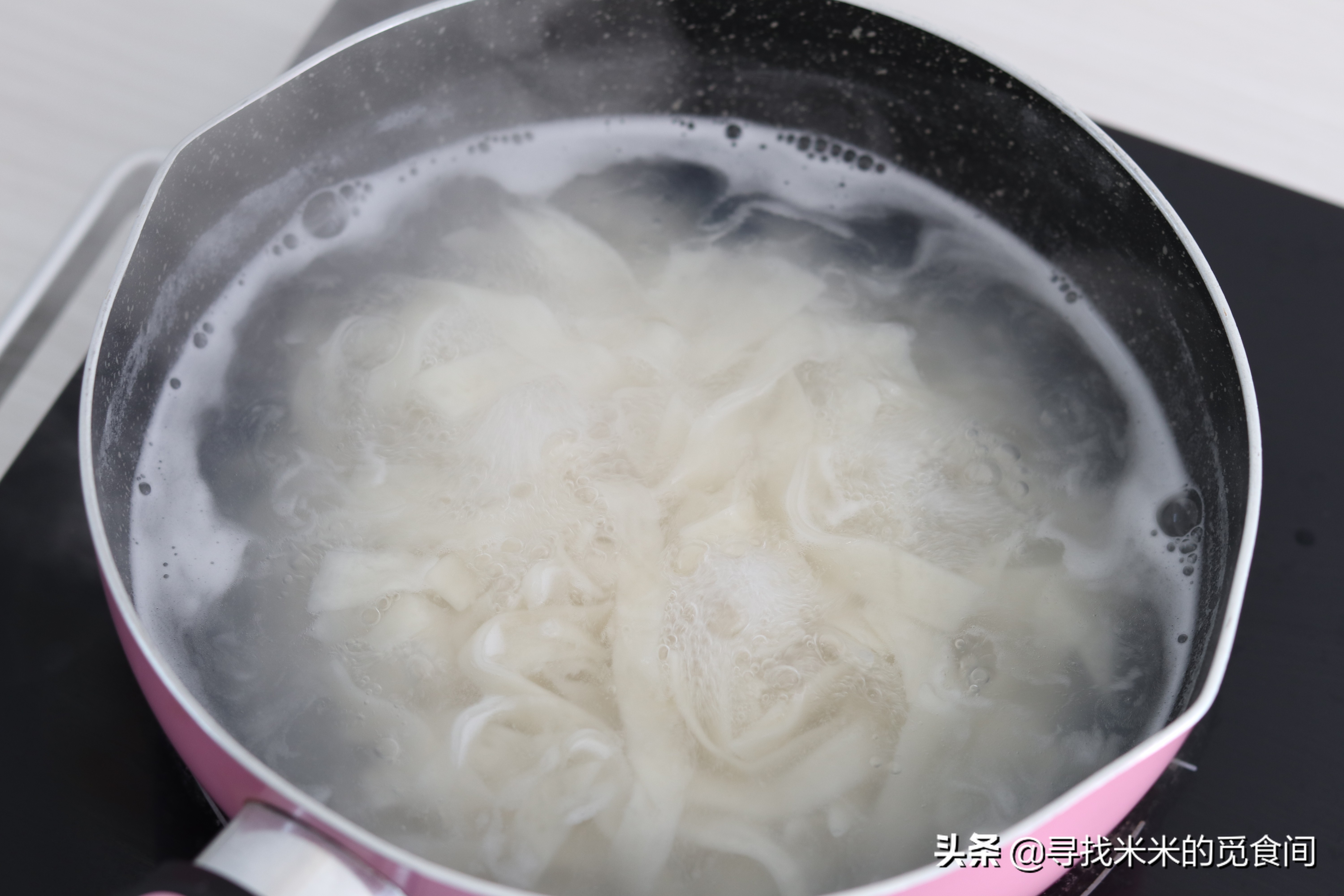 饺子皮千万别扔教你做好吃的 (饺子皮可以直接煮来吃吗)