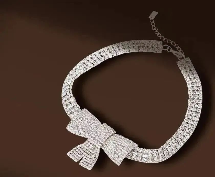 牛年扭蛋机、5折买明星同款、年味美食买一赠一，新春焕新颜