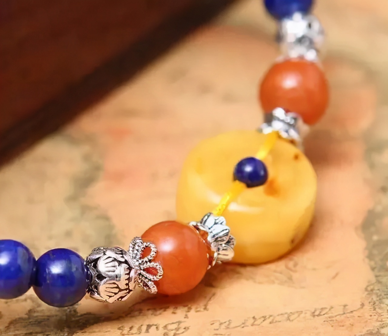 青金石珠链颜色如何搭配,青金石怎么搭才最洋气