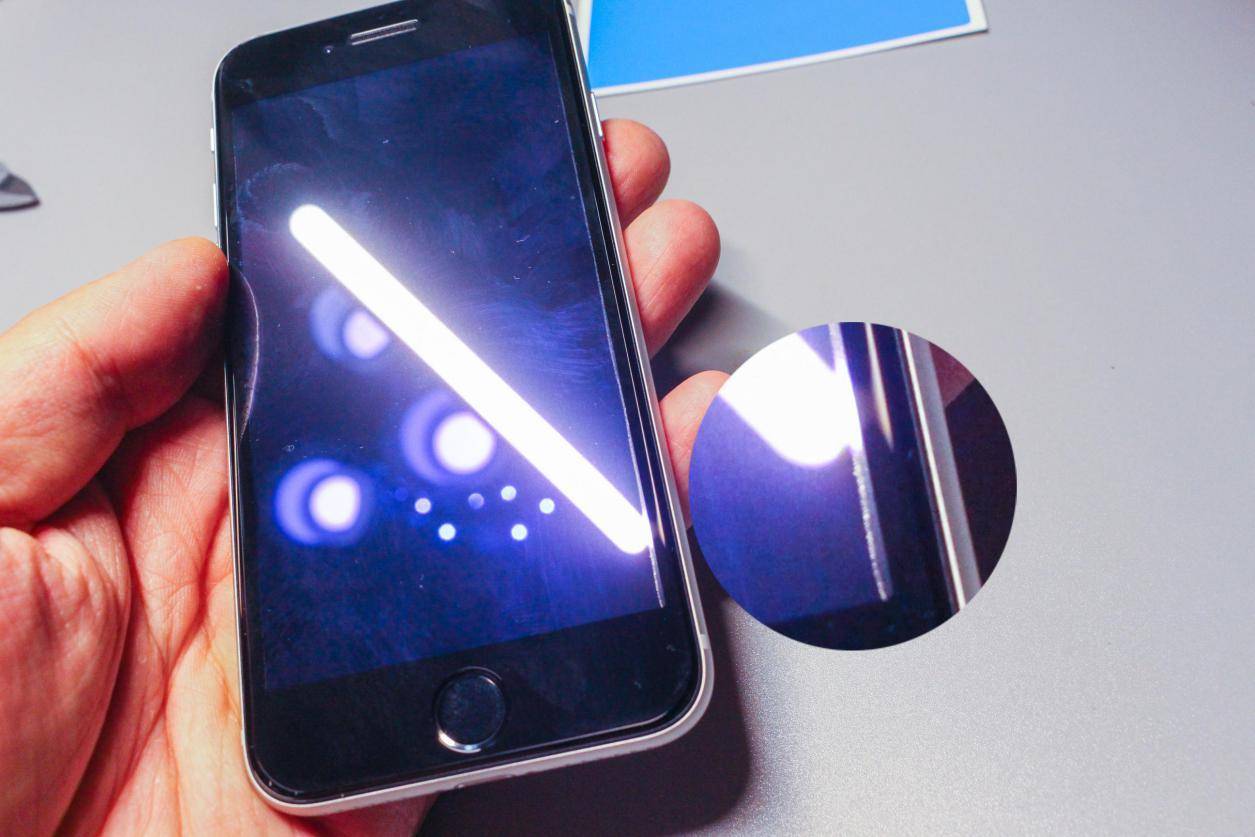 苹果se2代钢化膜推荐,iphonese2超窄边钢化膜