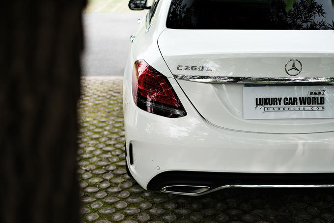 奔驰c级180落地多少钱,豪华奔驰180