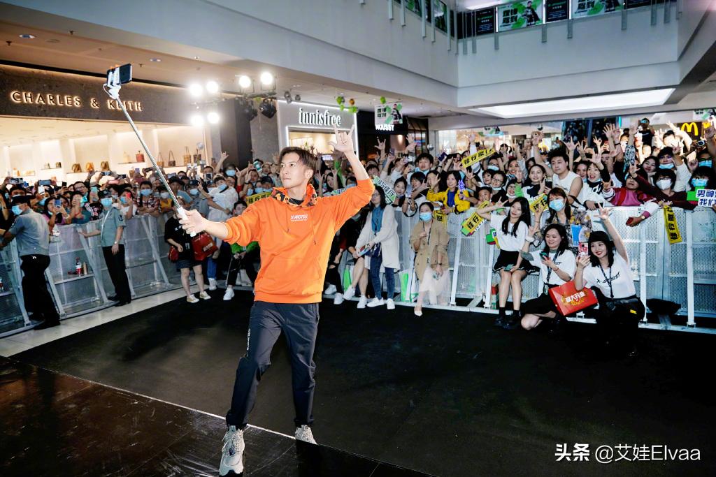 谢霆锋转行当厨师的原因,盘点谢霆锋展示厨艺名场面