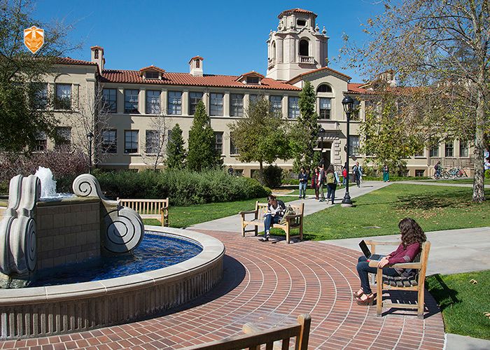 非诚勿扰专业女嘉宾穿搭,非诚勿扰戴眼镜的导师