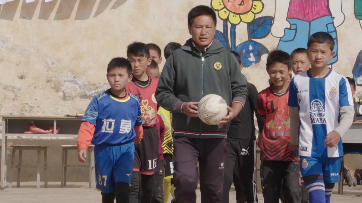 《前进吧！少年》央视热播，导演郭宗福专访，云端上的足球梦