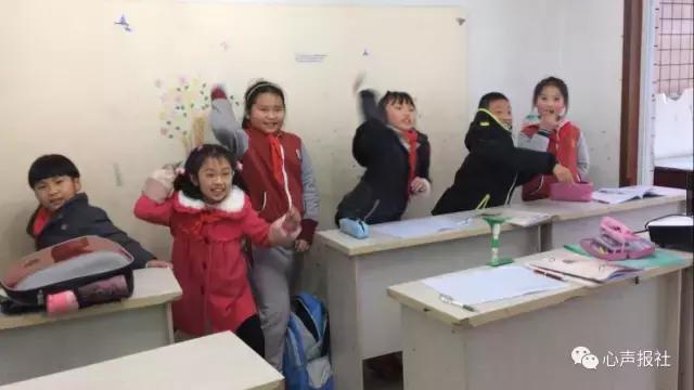 三年级想象作文老鼠乘纸飞机,纸飞机的作文三年级