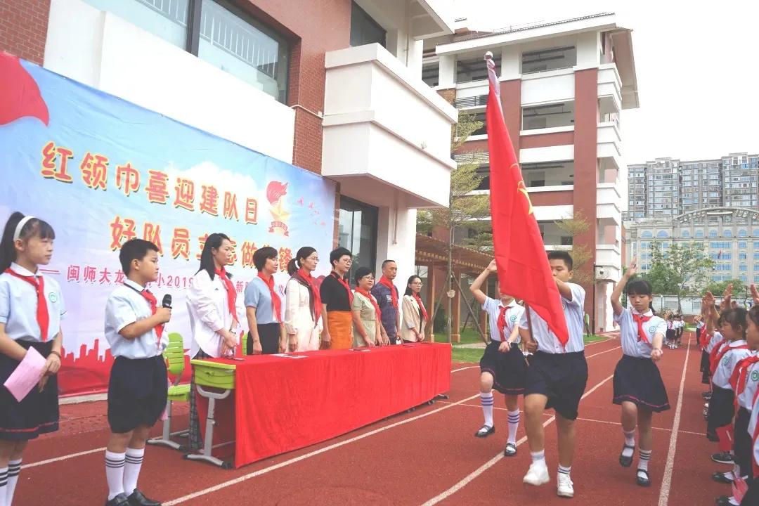 龙文到底是谁,龙文是谁演唱的