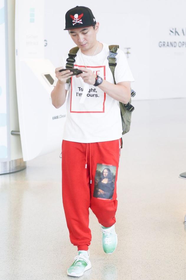 王思聪穿私服好看吗,王思聪穿工装裤