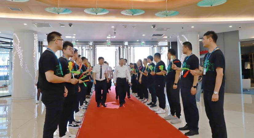 热烈欢迎敏华控股董事局主席黄敏利博士携高管团队一行莅临居然之家吉林地区参观交流！