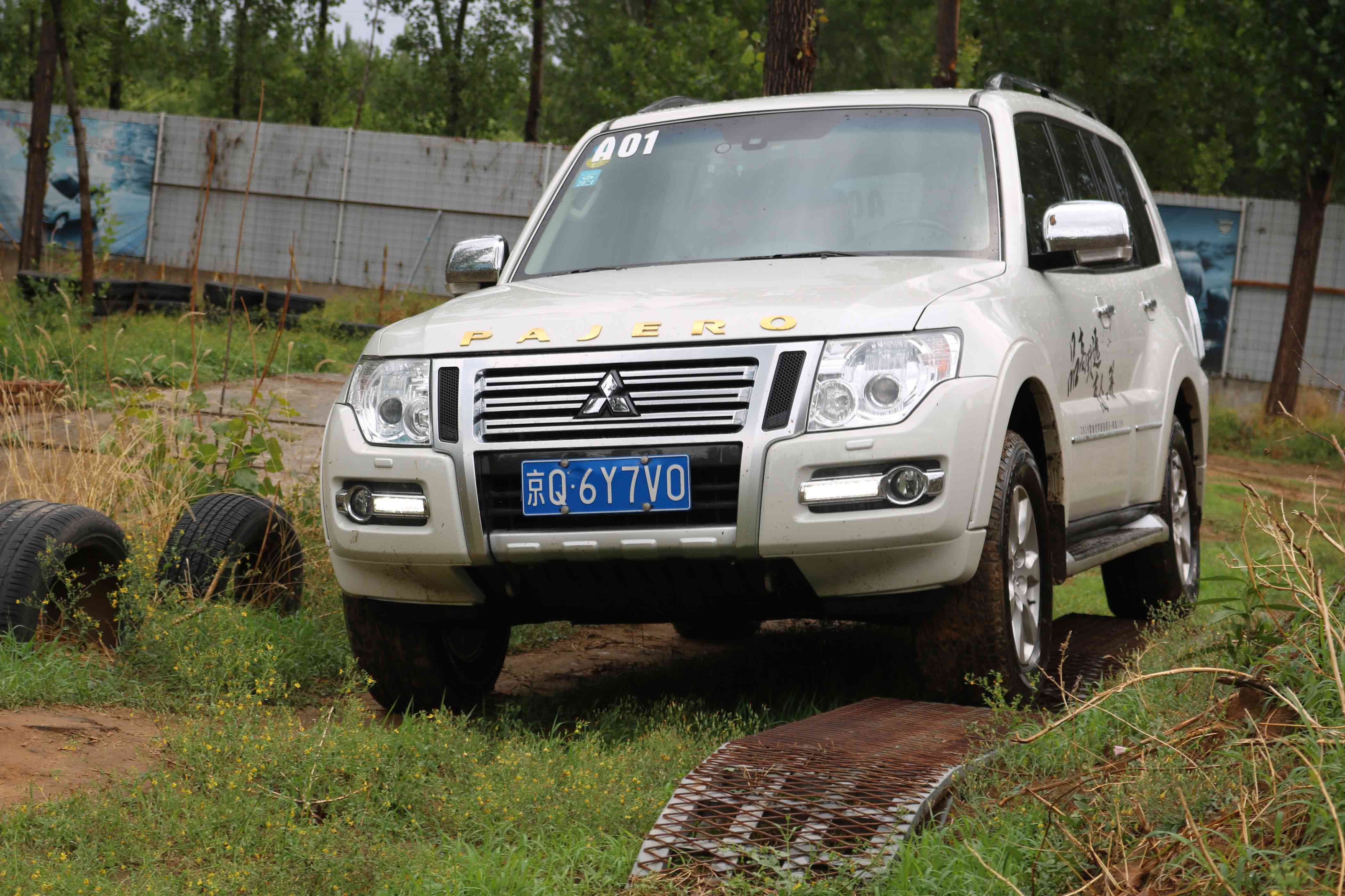 越野性能不输普拉多,帕杰罗和普拉多越野对比