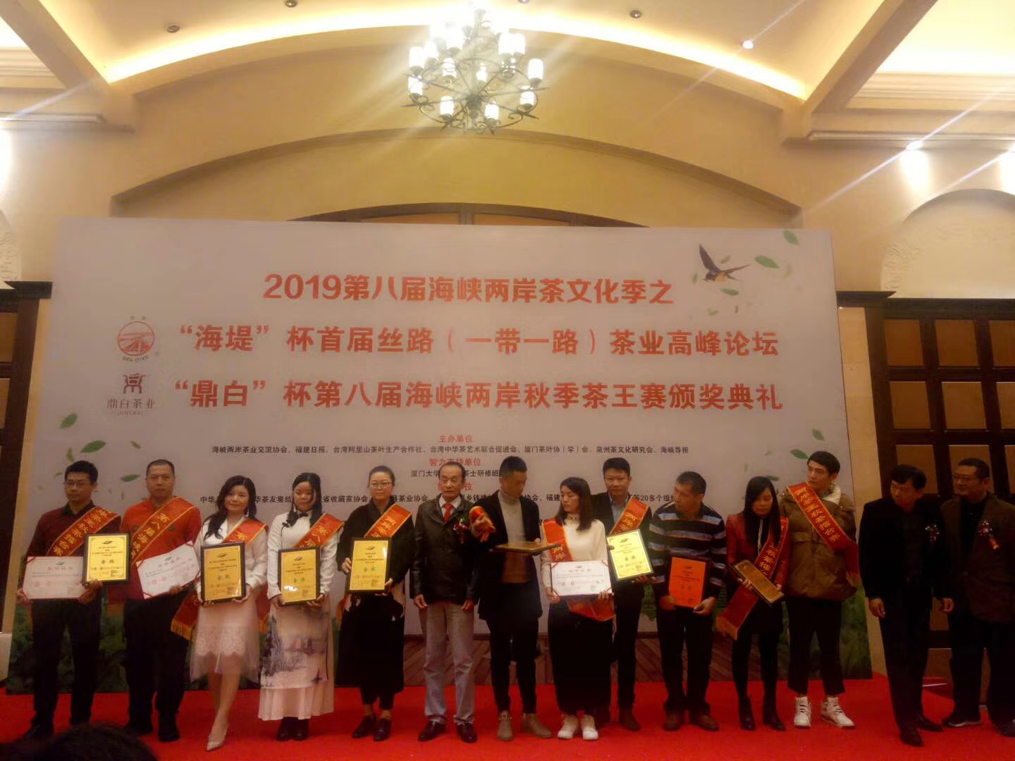 全国茶迷迎来利好消息!这里有顶级专家向您推荐高质量茶王……