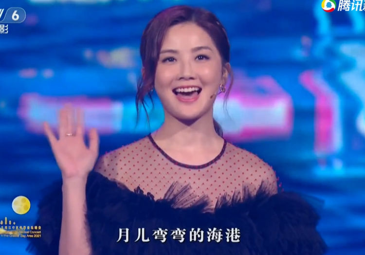 谢霆锋在台下看王菲和刘德华,谢霆锋看王菲表演