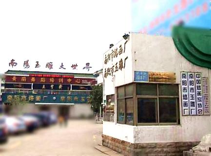 昆明市最大的原石玉石市场在哪里,国内十大最大的玉石市场