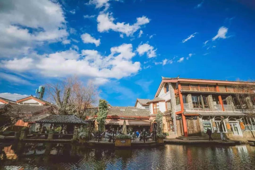 “口红一哥”李佳琦，旅行出门带哪只口红？