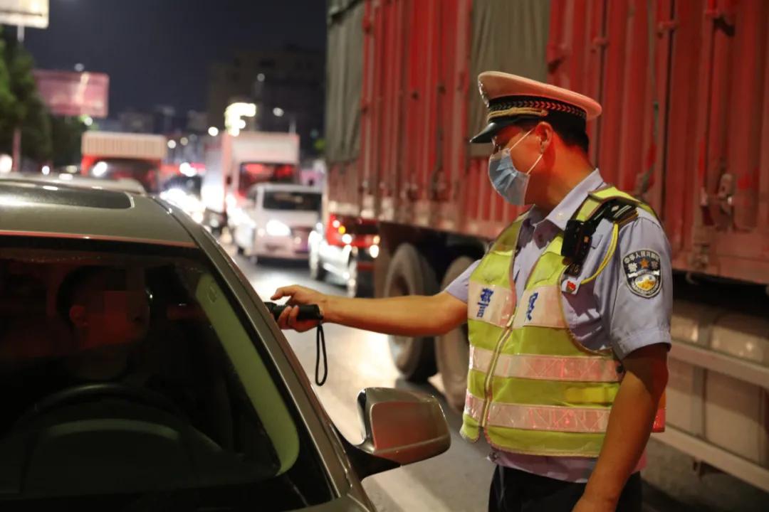 警方大清查一夜抓获20多人,汕头潮南统一清查行动