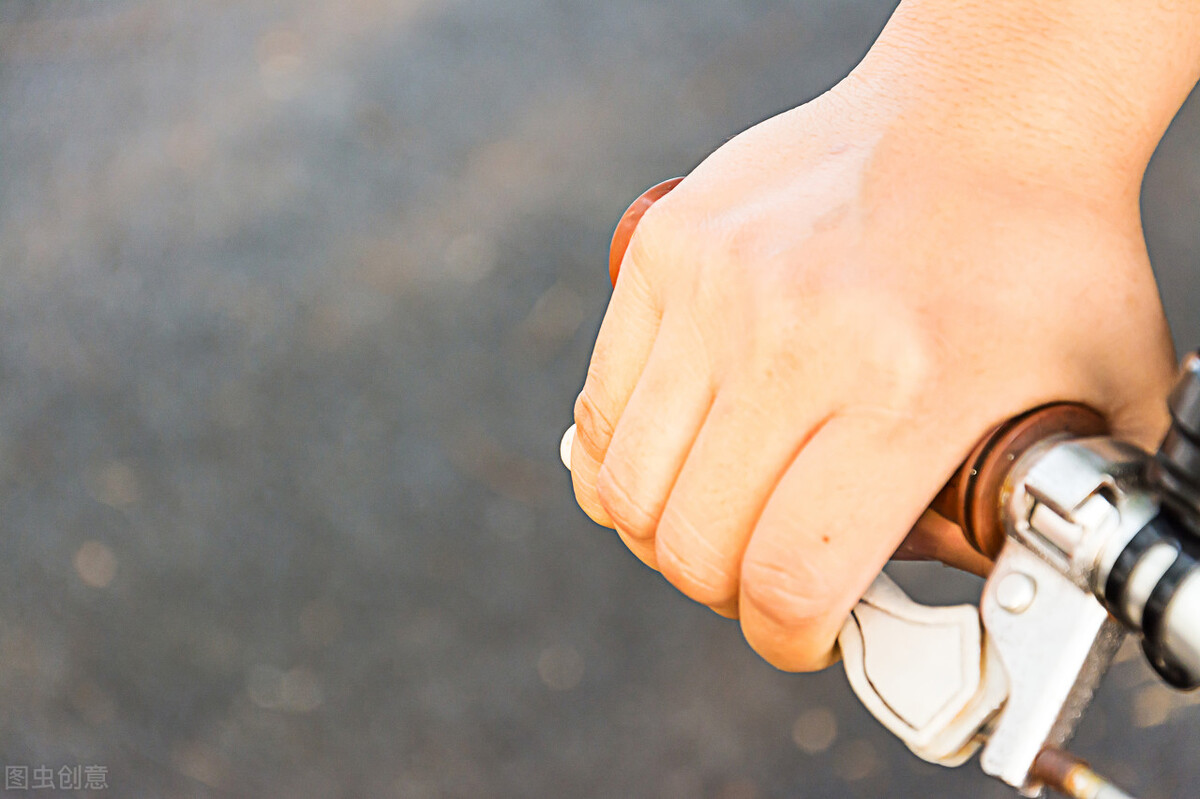 怎么纠正左撇子孩子用右手,孩子偶尔用左手是左撇子吗