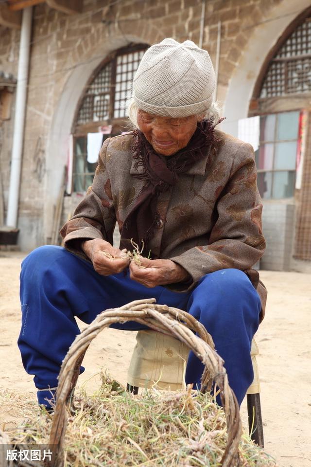 农村的房子户口迁走了还能继承吗,父母村里的房子子女是否可以继承