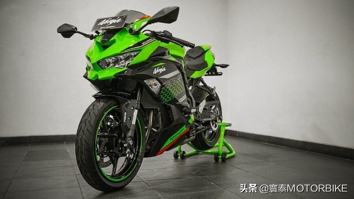 川崎zx-25r与川崎ninja400哪个快,川崎四缸忍者zx-25r配置大揭秘