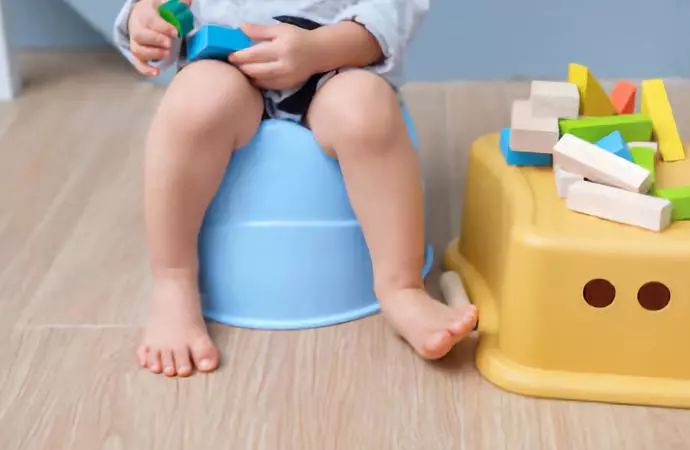 让孩子自己上厕所,10个妙招让宝宝独立如厕更轻松