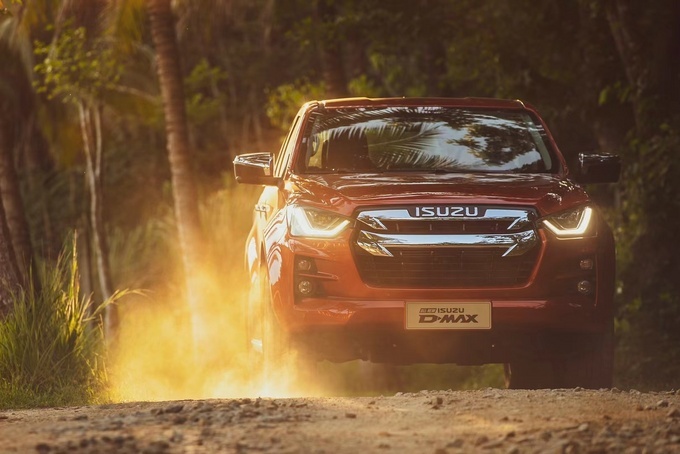 五十铃dmax是进口发动机吗,五十铃d-max对比大通皮卡