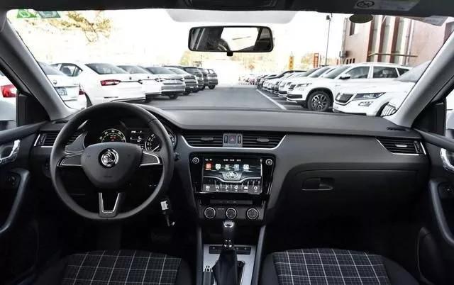 德系对比法系车,2019明锐对比大众宝来