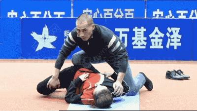 乒乓国手赛前热身练球,运动员赛前训练注意哪些