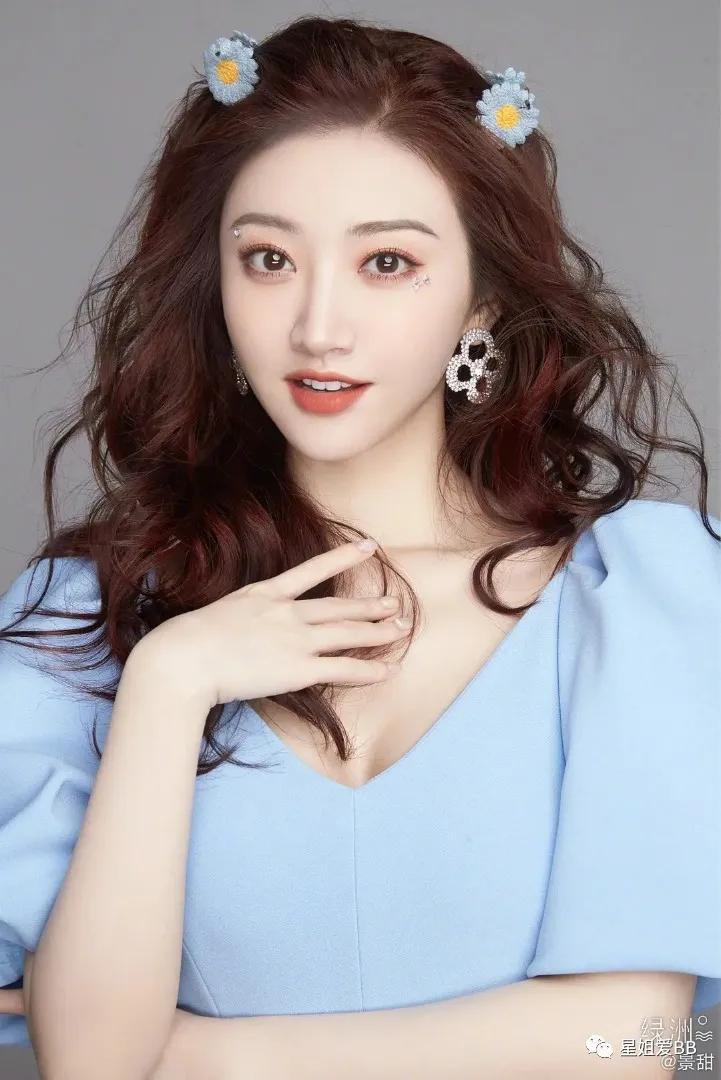 网上关于她整容的传闻屡见不鲜,自曝八年整容史