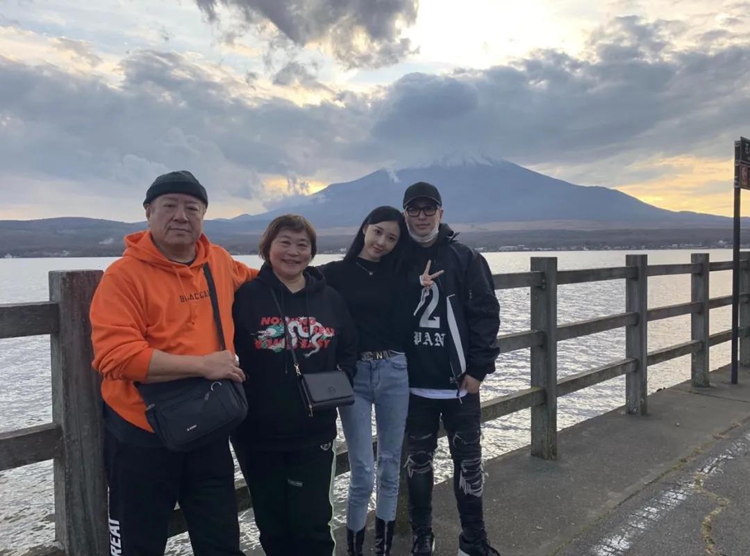 嫁给富豪的柜姐,嫁给富豪的柜员空姐