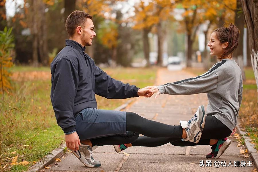 臀部无力原来是这个因素？健身大师教你改善臀部无力的问题