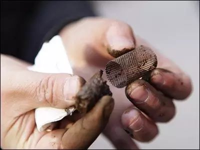 暖气片里的水垢怎么清理干净？夏洗冬享，来年暖气采暖更暖和