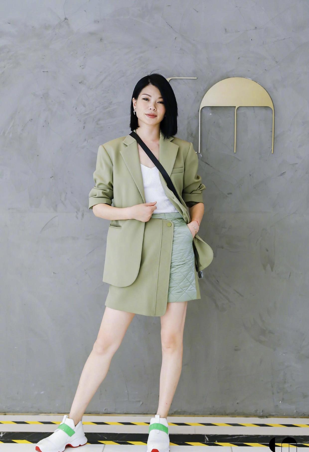 吕燕被说丑,吕燕穿搭