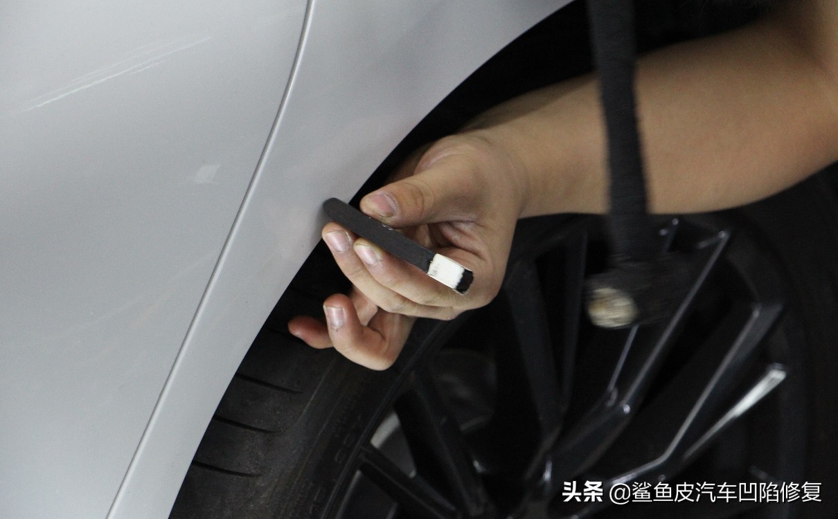 叶子板凹陷修复视频,汽车叶子板凹坑无痕修复多少钱