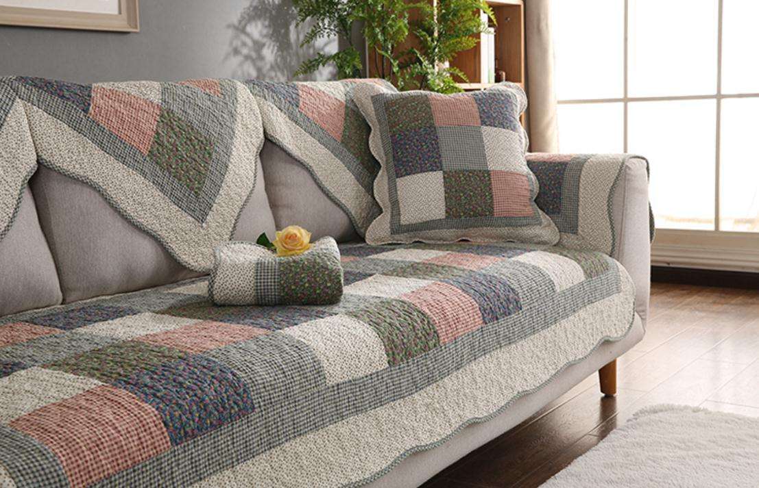 家庭装修，沙发选择真皮还是布艺？这四点对比，解开你的疑虑