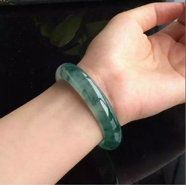 木那翡翠原石切开,这块翡翠原石能切出什么